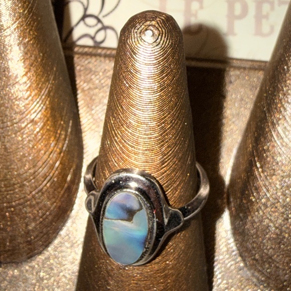 Vintage Avon Silver Ring with Iridescent Mother-of-Pearl Oval - Picture 6 of 15